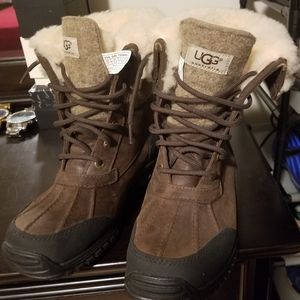 Ugg butte youth size 7